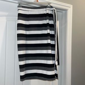 NEW WITHOUT TAGS!! EXPRESS midi stripe skirt with side zipper.
